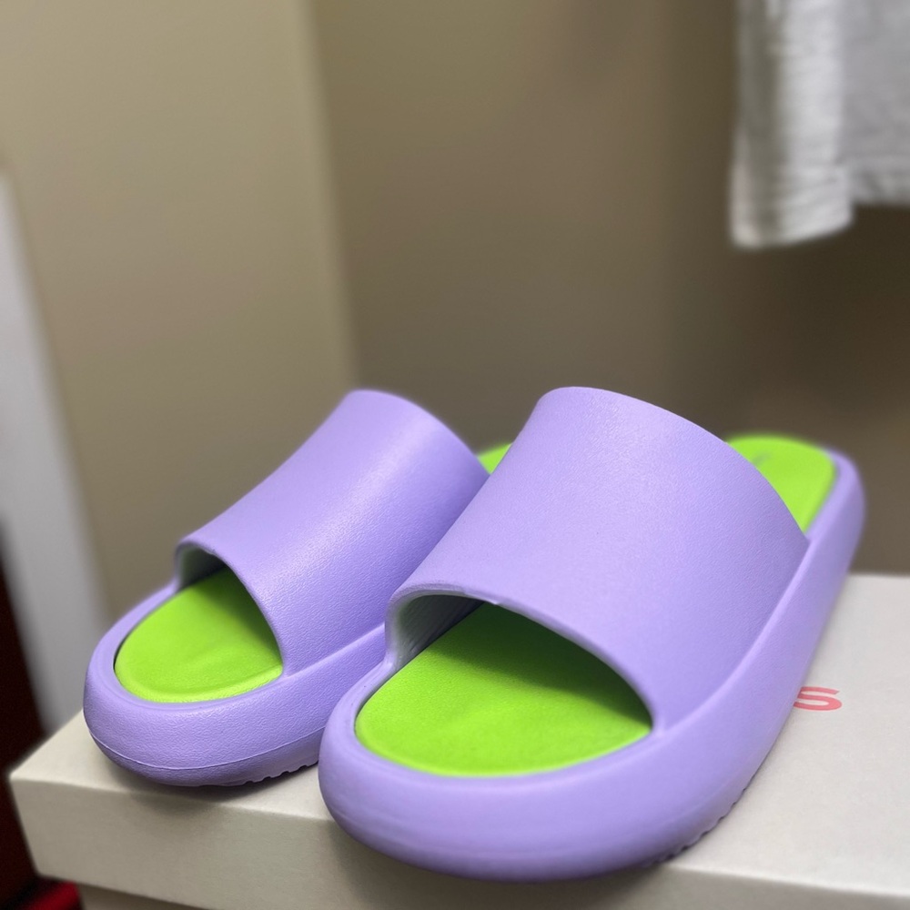 🆕 Beach Slides Purple and Green Slides. Size 10. NWT - Picture 3 of 5